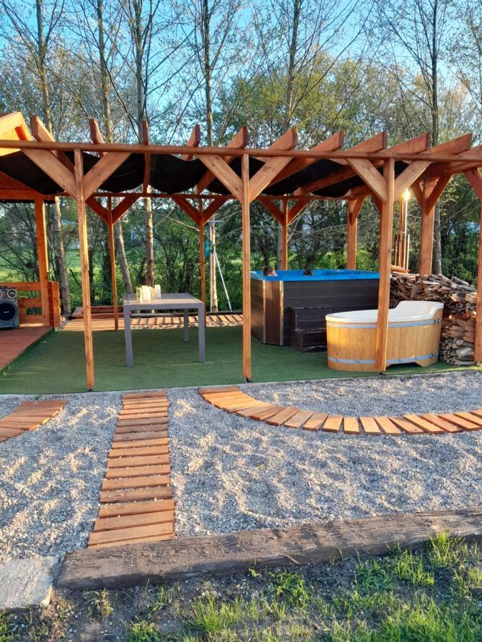 Pensjonat Agroturystyczny Pod Modrzewiem Bed & Breakfast Florczaki Dış mekan fotoğraf